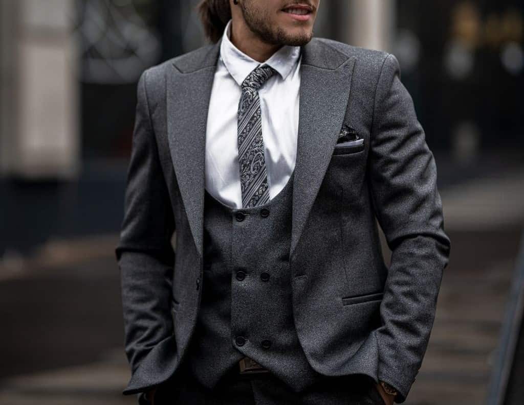 خرید و فروش کت و شلوار مردانه با جلیقه با شرایط فوق العاده